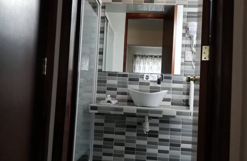 La Paz Hotel | Cordiality Inn