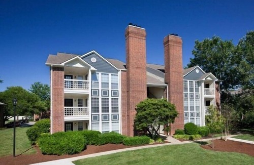 Coliseum Central Apartment | Corporate and Modern 2br suite I Pool I Parking