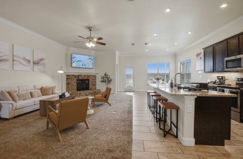 Midland House | Corporate Housing - Midland TX - ACOMM