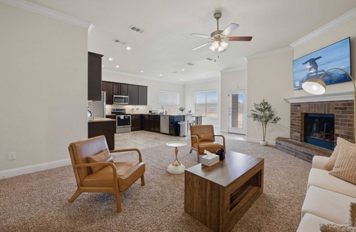Midland House | Corporate Housing - Midland TX - ACOMM
