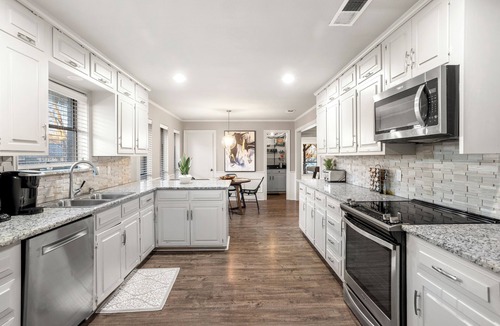 Rowlett House | Cosy Lakefront Home