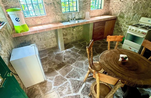 Santiago Atitlan Ski Chalet | Cottage by the Lake- wifi/breakfast/washing machine