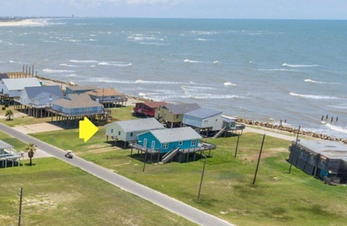 San Luis House | Cottage Right by Beach Entrance, Great Water Views!