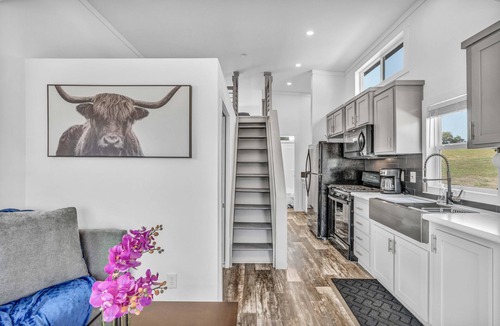Brenham Cottage | Cottage with Bunk Beds - Includes 1 queen bed in the master, 2 bunk beds and 1 queen bed in the loft. A fully equipped kitchen, dining area, private bath and shower, TVs, Wifi, all utilities, access to all resort amenities. This cottage is pet friend