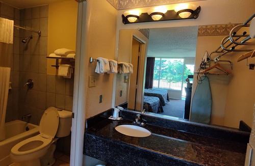 Idabel Hotel | Countryside Inn & Suites