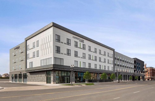 Lansing Hotel | Courtyard by Marriott Lansing Downtown