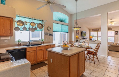 Gilbert House | Covered Patio, Lava Rock Gas Fire Pit, Near Spring Training, Golf, Hiking & Biking; 30 Day Min