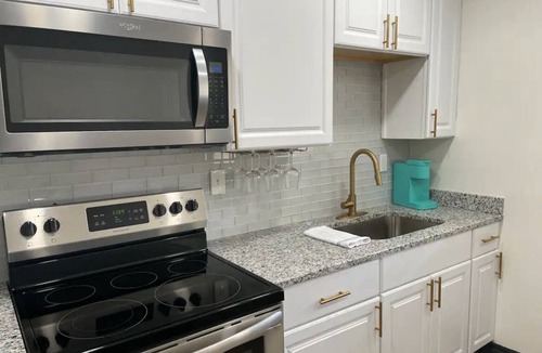 Covington House | Covington Sq Apt, Patio & Work