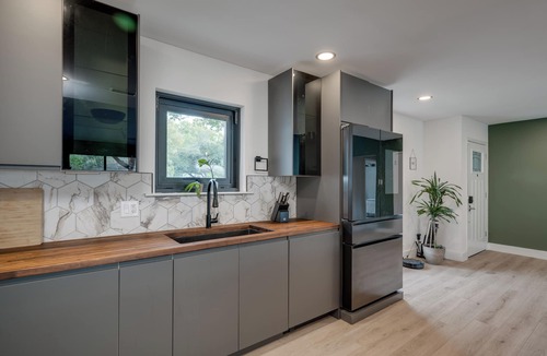 West Oak Hill House | Cowboy view with pool