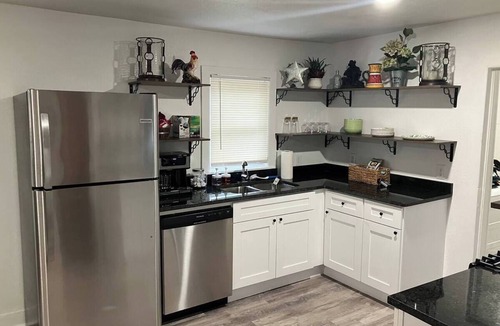 Fort Worth House | Cowtown Cottage: Steps to Stockyards