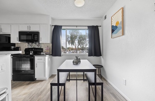 Breckenridge Townhomes Apartment | Cozy 1-bedroom apartment in lovely Gilbert with AC and pool