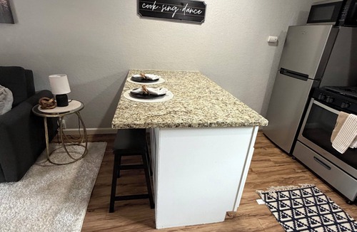 Mahncke Park Apartment | Cozy 1BR Studio! DT-FtSam-UIW- Trin-PEARL-BAMC-SAT