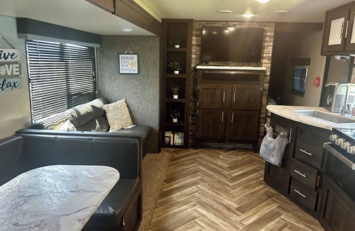 Port Bolivar House | Cozy 2-bedroom RV ACROSS FROM THE BEACH in Terrific Bolivar Peninsula w/WiFi, AC