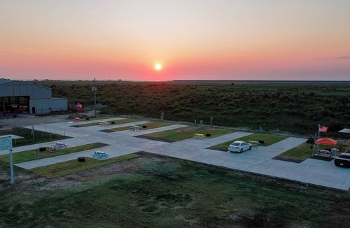 Port Bolivar House | Cozy 2-bedroom RV ACROSS FROM THE BEACH in Terrific Bolivar Peninsula w/WiFi, AC
