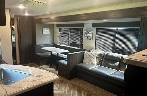 Port Bolivar House | Cozy 2-bedroom RV ACROSS FROM THE BEACH in Terrific Bolivar Peninsula w/WiFi, AC