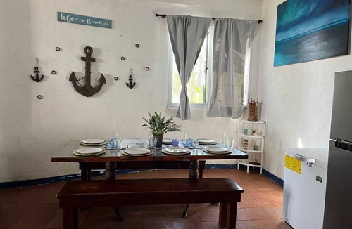 Iztapa Ski Chalet | Cozy 2-bedroom chalet in gorgeous Iztapa Escuintla with AC