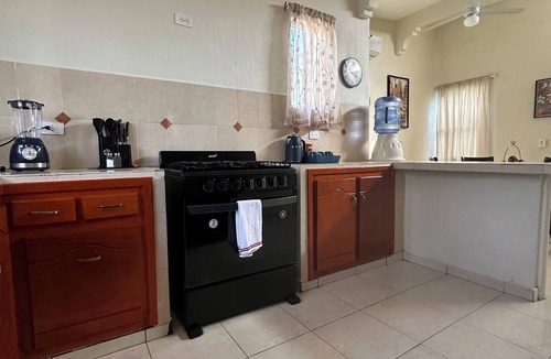 Casimiro Castillo House | Cozy 2-bedroom house in lovely La Resolana with AC