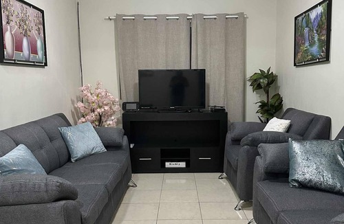 Casimiro Castillo House | Cozy 2-bedroom house in lovely La Resolana with AC