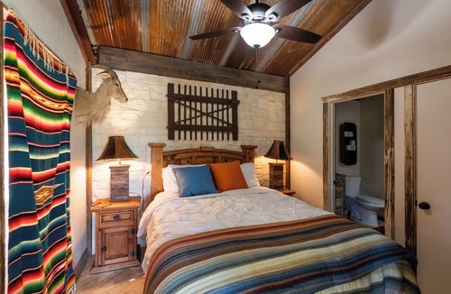 Mountain Home House | Cozy 2-Bedroom Ranch House in Mountain Home, TX – AC, WiFi & Hill Country Charm!