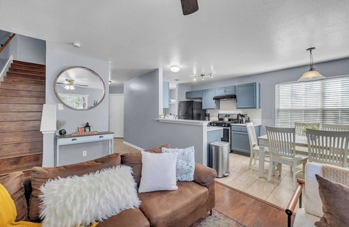 Franklin Park House | Cozy 3BR Duplex in Prime Austin | Near Downtown