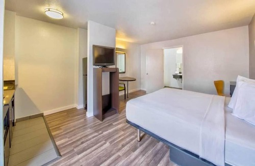 North San Antonio - SAT Hotel | Cozy ADA 2- Bed|Pool|Free parking