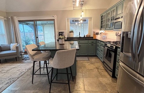 Georgetown House | Cozy and cheerful three bedroom home with hot tub.