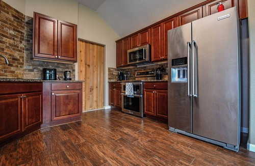 Roanoke House | Cozy and Spacious 4-bedroom house in a small vibrant town.