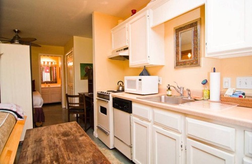 Barton Hills Apartment | Cozy Barton Hills Studio | Walk to Zilker Park