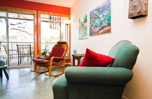 Barton Hills Apartment | Cozy Barton Hills Studio | Walk to Zilker Park