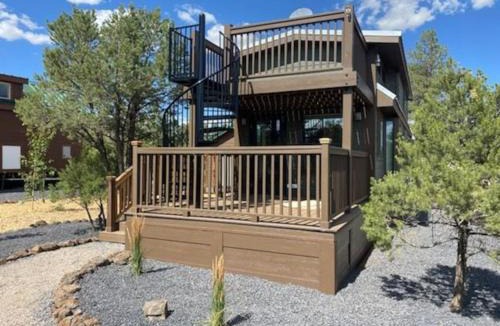 Heber House | Cozy Cabin in a fun mini cabin resort!