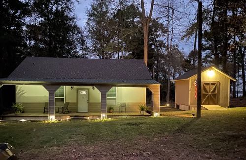 Etoile House | Cozy Cabin on Sam Rayburn (Dog Friendly)