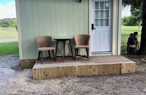 Lampasas Cottage | Cozy Cottage Where Stars Shine and Nature Sings