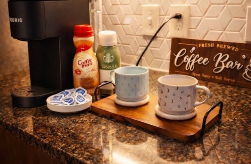 Las Colinas Apartment | Cozy Designer Suite Gym & Pool DART Access