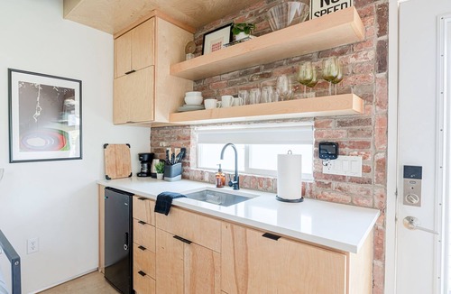 East Cesar Chavez House | Cozy East Austin Loft With Downtown Views and Low Key Vibes