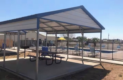 West Odessa Hotel | Cozy Efficiency in Odessa with Pool, Laundry, Fishing Pond and Gym