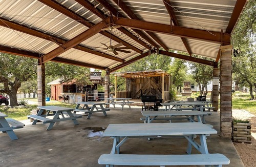 Mountain Home RV Rental | Cozy Glamping Yurt with Wildlife Views near Mountain Home, Texas