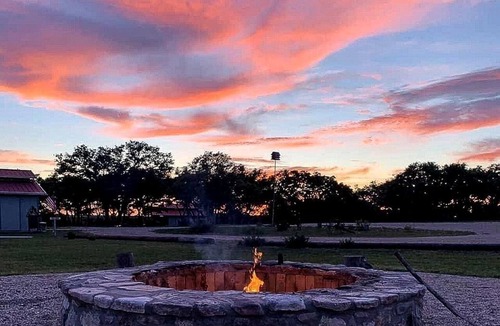 Mountain Home RV Rental | Cozy Glamping Yurt with Wildlife Views near Mountain Home, Texas