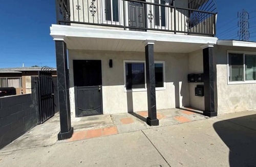 Paramount Apartment | Cozy Home Centrally Located!