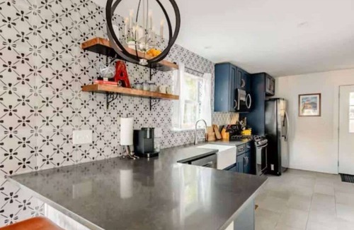 Chestnut House | Cozy house, big backyard, fast WiFi