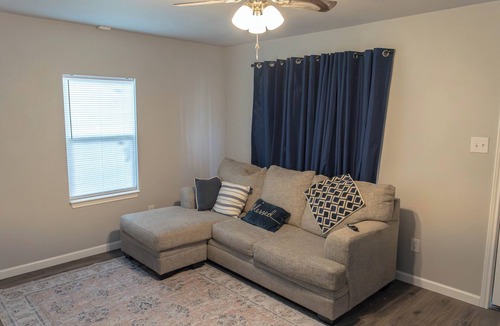 Fort Worth Hotel | Cozy mid-century bungalow just minutes from Downtown Fort Worth. Enjoy modern comforts, a warm inviting atmosphere, and thoughtfully designed spaces—perfect for relaxing after exploring the city, dining, and local attractions