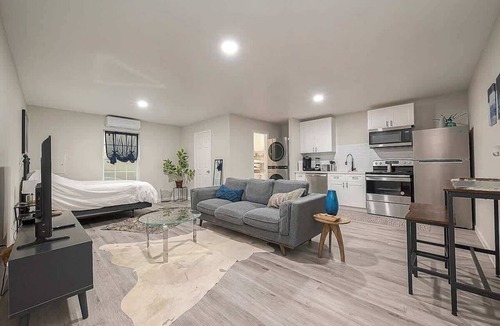 Houston Heights Apartment | Cozy Modern Loft 1BR/1BA - Peace and comfort