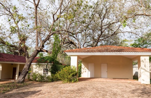 Peten House | Cozy Retreat in Nature, minutes from Flores Island