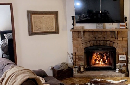 Jasper House | Cozy riverside home