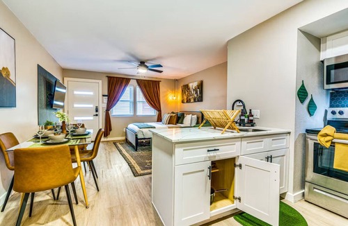 Allandale Apartment | Cozy Studio Apartment- Domain, UT , Downtown Easy City Access Austin