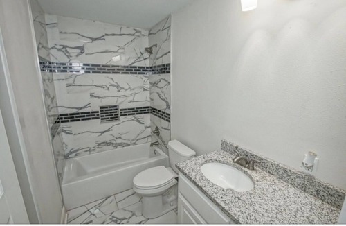 Old Jefferson House | Cozy three bedroom two bath minutes away from anything desire in Baton Rouge