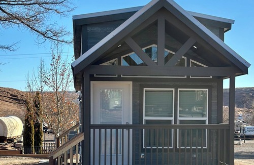 Page Cabin | Cozy Tiny Home King Room #22A