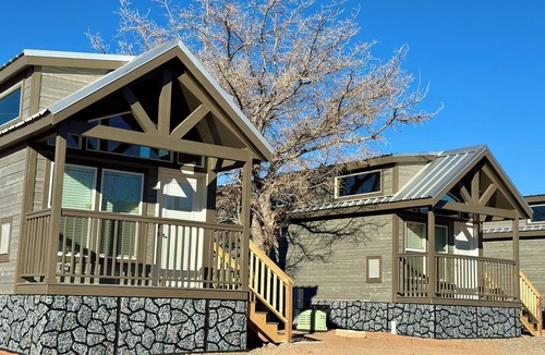 Page Cabin | Cozy Tiny Home King Room #22B