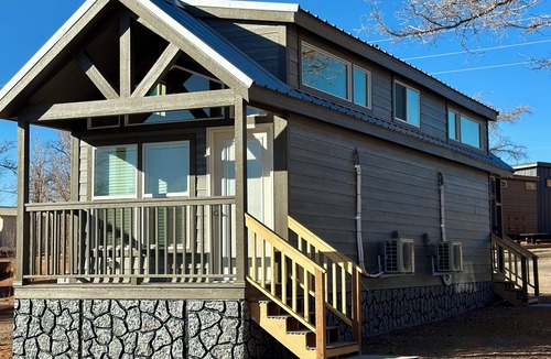 Page Cabin | Cozy Tiny Home with Loft Sleeps 6