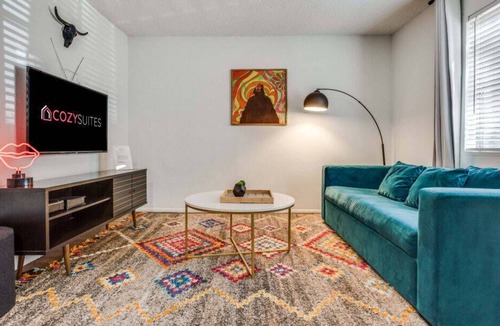Barton Hills Apartment | CozySuites 2BR Apartment Skyline Barton Creek #05
