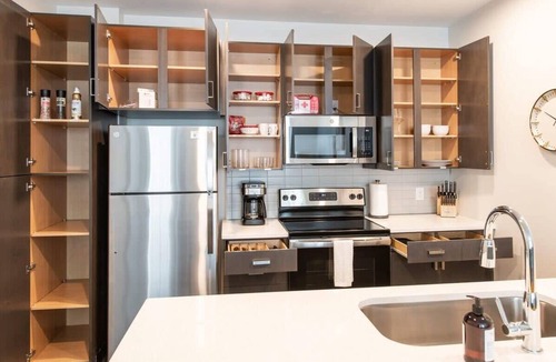 Central Business District Apartment | CozySuites Artistry Cincinnati
